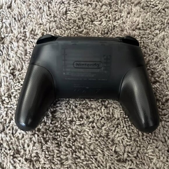 Nintendo Switch Pro Controller (with accesories mega bundle) - Picture 2 of 8